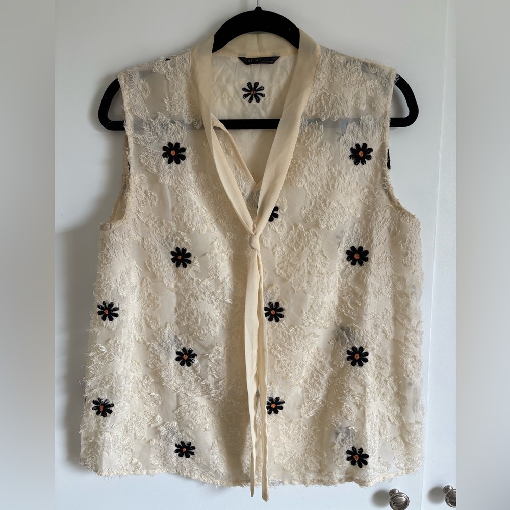 SHEIN Textured Daisy Blouse